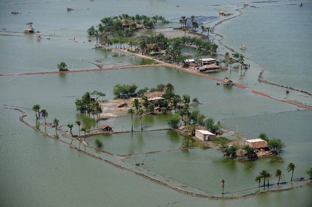 [Photo: Partially submerged village in the mangrove-covered delta region, the Sundarbans, in May 2009 on the northern coast of the Bay of Bengal]